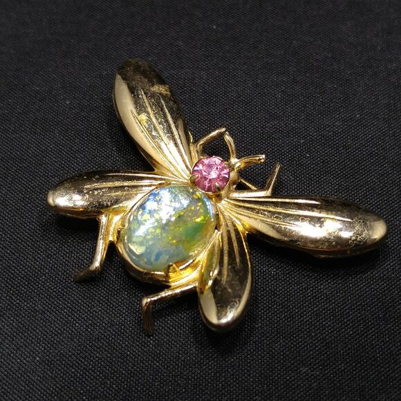 Vintage Lucite Insect Brooch, Gold Flakes, Pink Rhinestone, 1950s - Picture 5 of 10